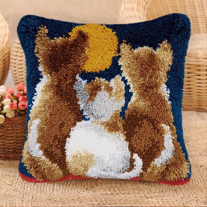 Latch Hook Throw Pillow Animals - Charlie's Diamond Painting