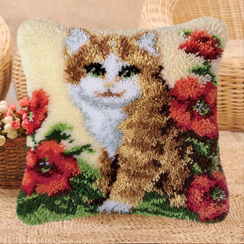 Latch Hook Throw Pillow Animals - Charlie's Diamond Painting