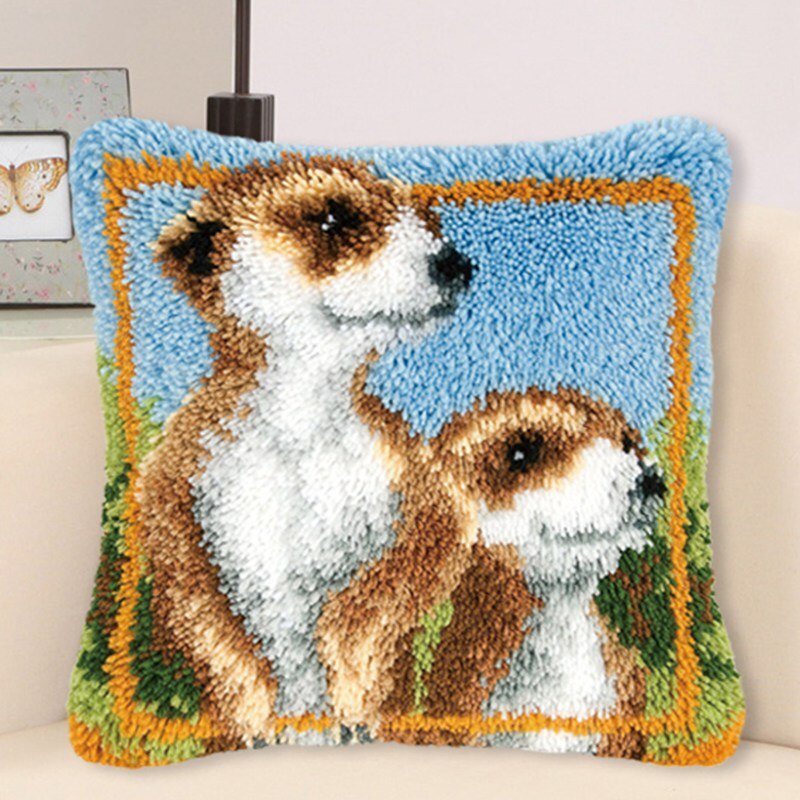 Latch Hook Throw Pillow Animals - Charlie's Diamond Painting