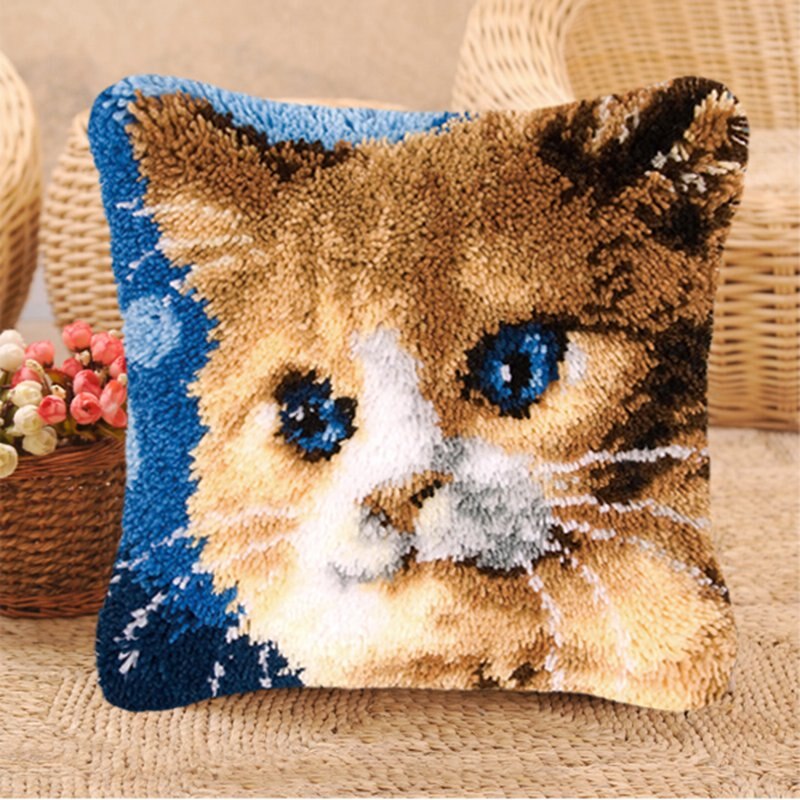 Latch Hook Throw Pillow Animals - Charlie's Diamond Painting