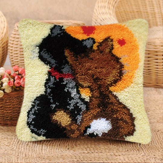 Latch Hook Throw Pillow Animals - Charlie's Diamond Painting