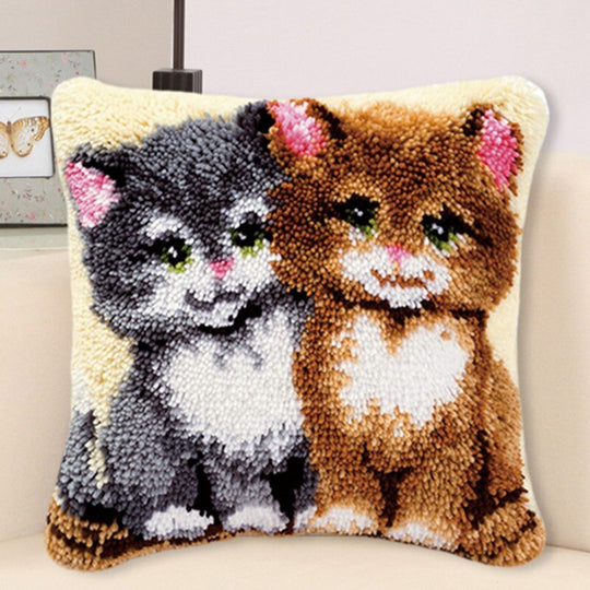 Latch Hook Throw Pillow Animals - Charlie's Diamond Painting