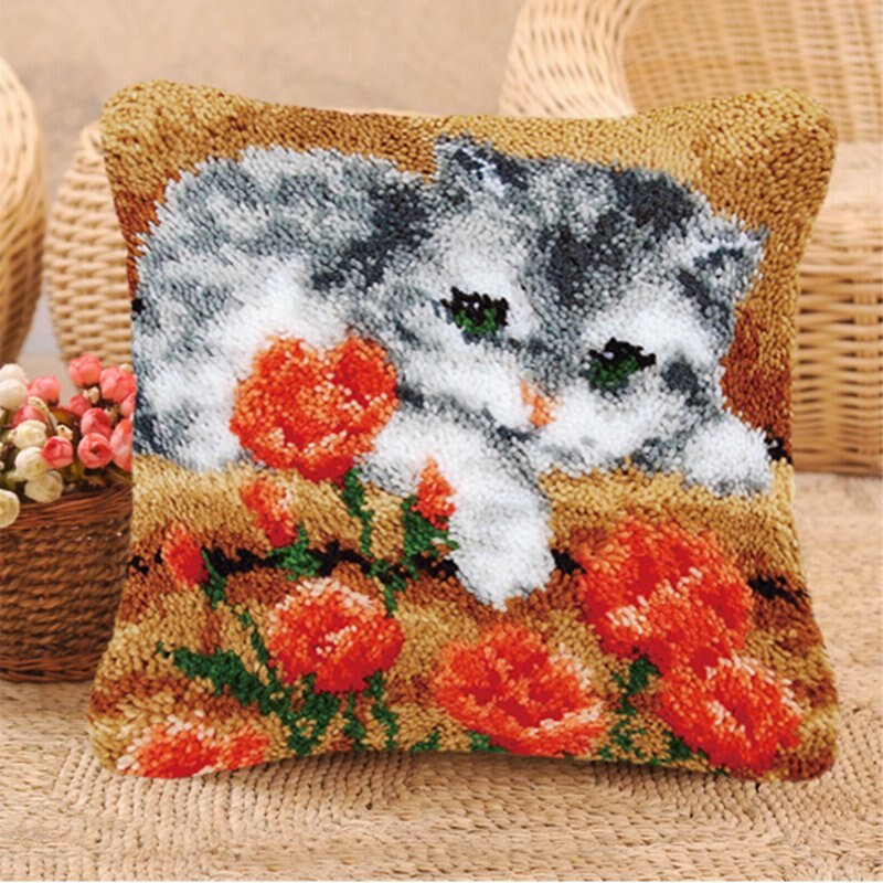 Latch Hook Throw Pillow Animals - Charlie's Diamond Painting