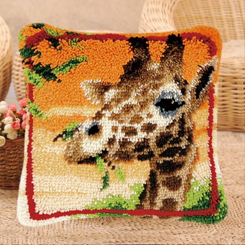 Latch Hook Throw Pillow Animals - Charlie's Diamond Painting